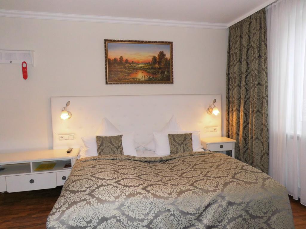 Aparthotel Guzulka & Restaurant Берлин Экстерьер фото