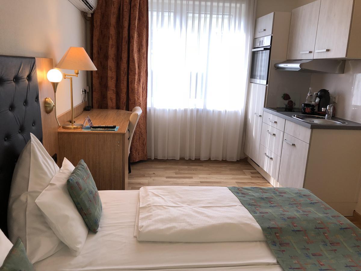 Aparthotel Guzulka & Restaurant Берлин Экстерьер фото