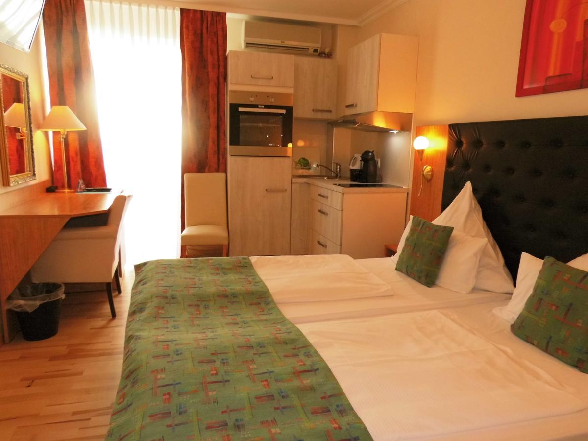 Aparthotel Guzulka & Restaurant Берлин Экстерьер фото