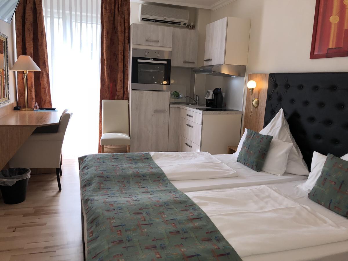 Aparthotel Guzulka & Restaurant Берлин Экстерьер фото